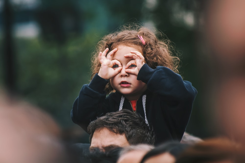 a girl playing I spy with her father